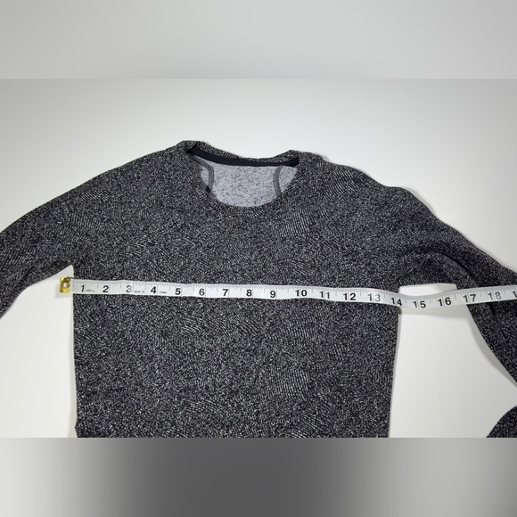 LULULEMON Women's Gray Long Sleeve Top 🩶🏃♀️ - Picture 14 of 15